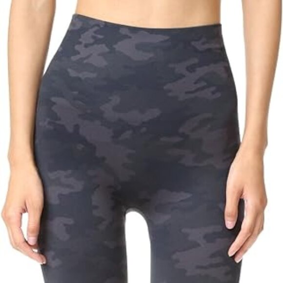 NEW SPANX EcoCare Seamless Black Camo Leggings - Picture 9 of 9